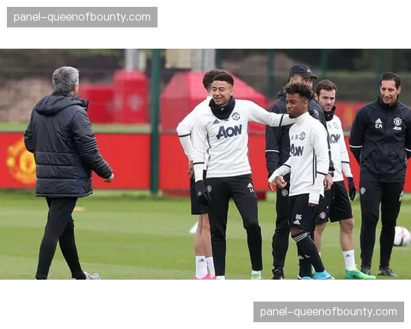 分析:英超官方APP的“社交观赛”功能,是连接了球迷还是制造了信息茧房? 分析:英超官方APP的“社交观赛”功能,是连接了球迷还是制造了信息茧房?