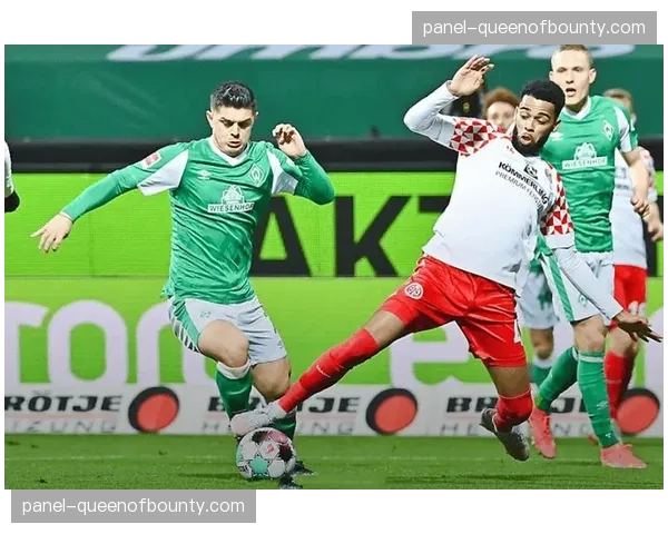 弗赖堡发布赛前训练图，全队氛围轻松