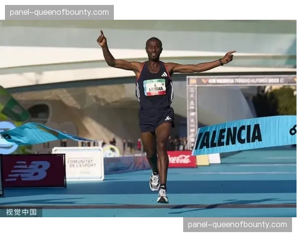 波士顿马拉松现场：82岁参赛者完赛，创赛事最年长纪录